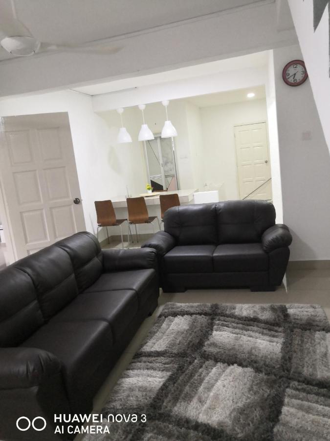 Abah 2 Room Homestay Pasir Gudang Dış mekan fotoğraf